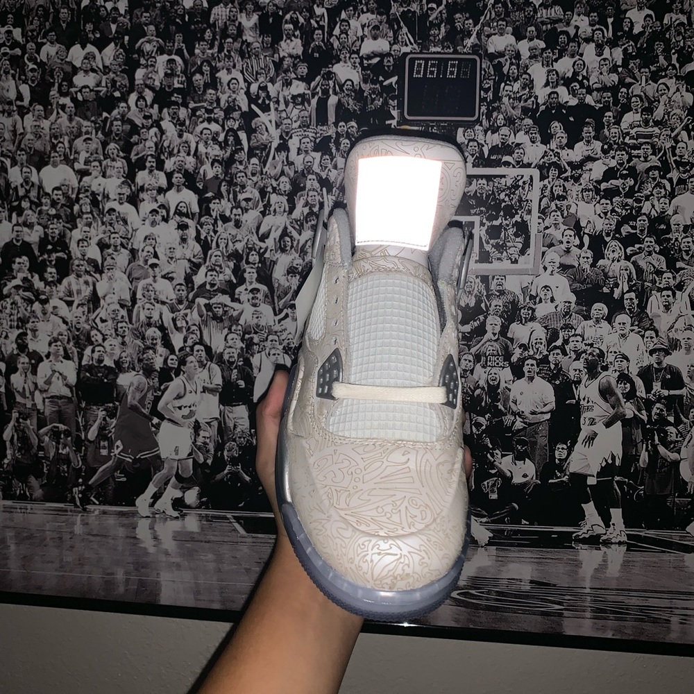 Air Jordan laser 4s - Picture 2 of 3